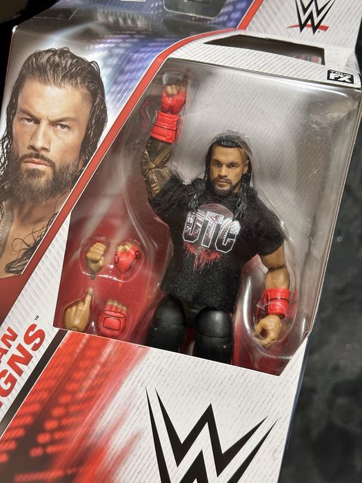 Figurina wwe wrestling roman reigns elite