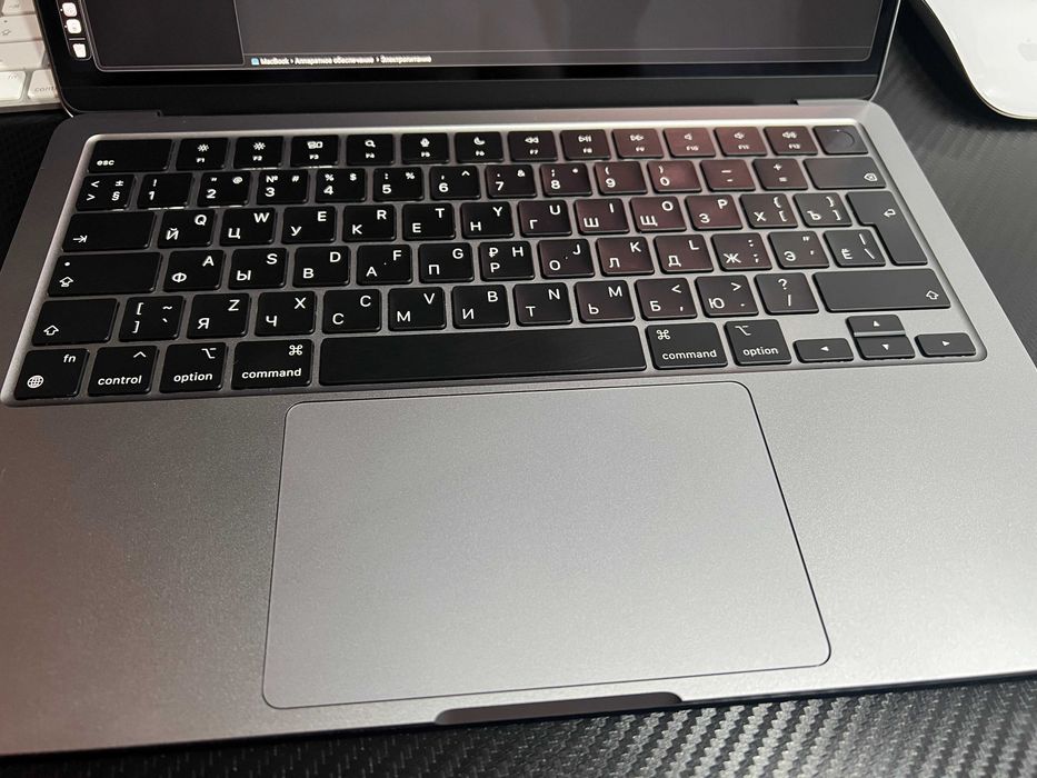 Apple MacBook Air M2 (8/256 Gb)