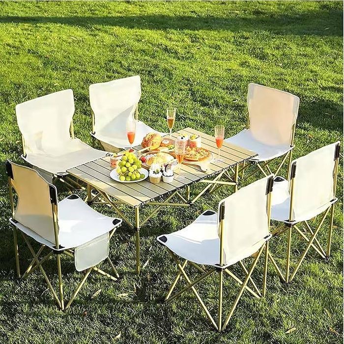 Качествена сгъваема маса в ново състояние