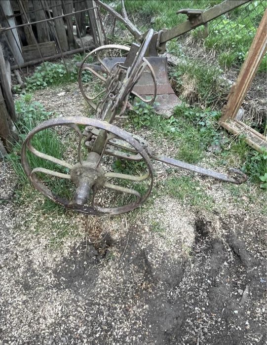 Vând plug de arat…