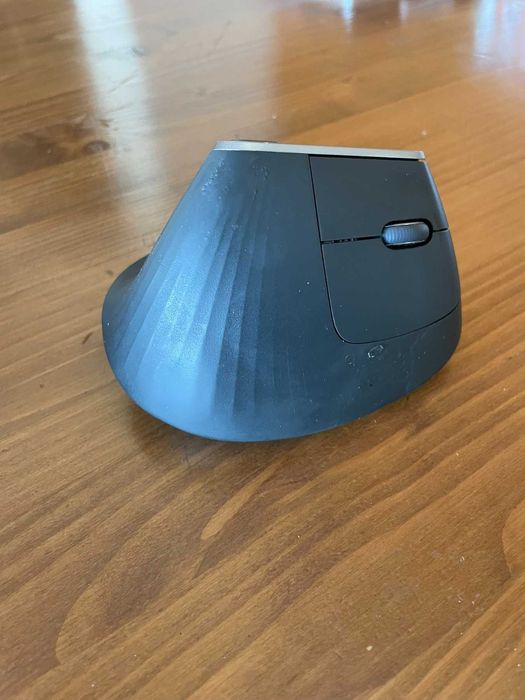 мишка Logitech MX Vertical, wireless, bluetooth, зареждане с USB-C