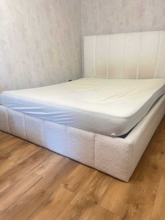 Продается двуспальная кровать