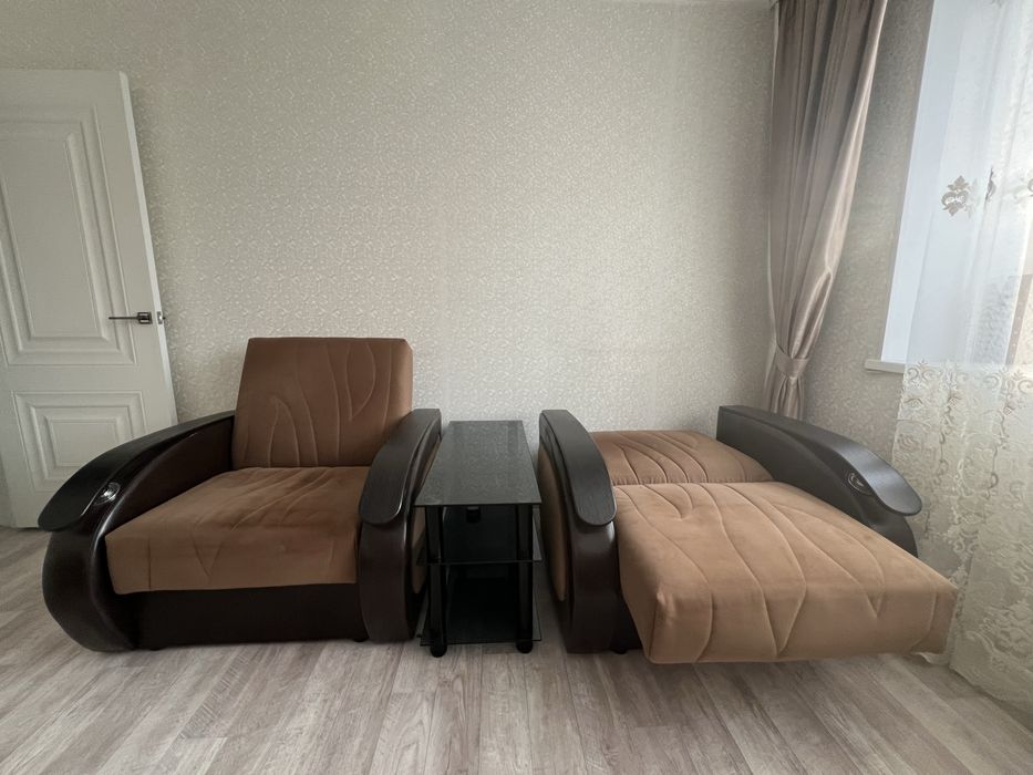 Диван с коеслами раскладные