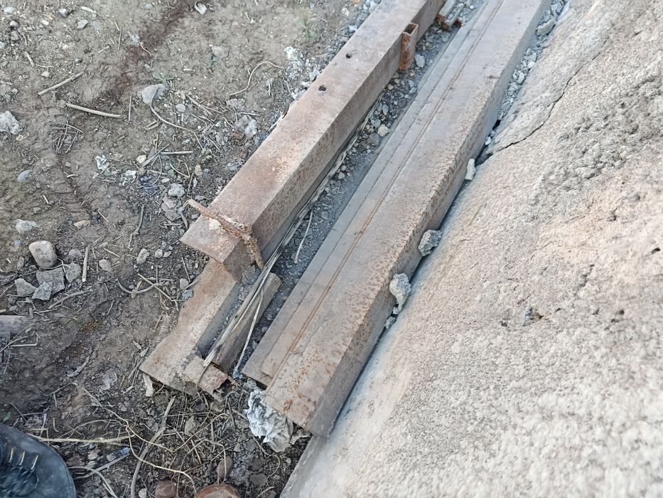 Продам уголок 10