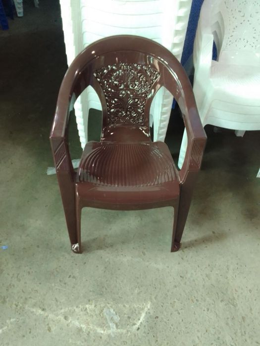 пластмассовый стол стул