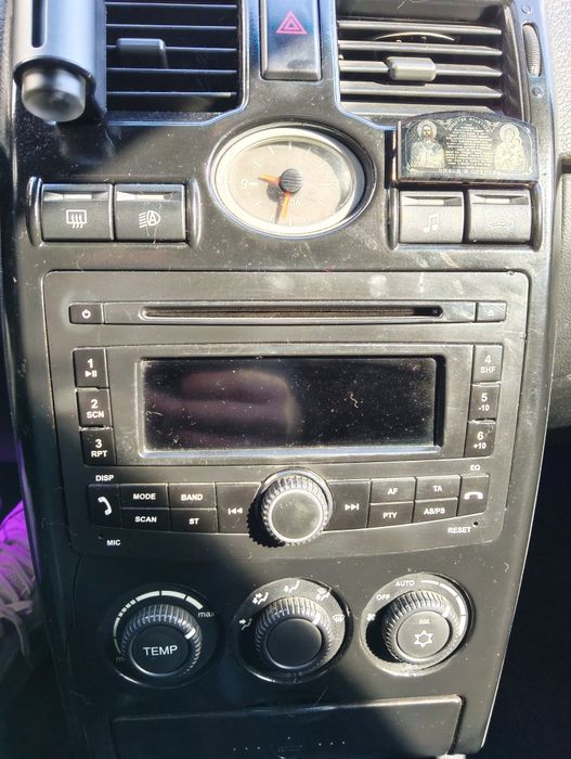 Продам штатную магнитолу приора 1