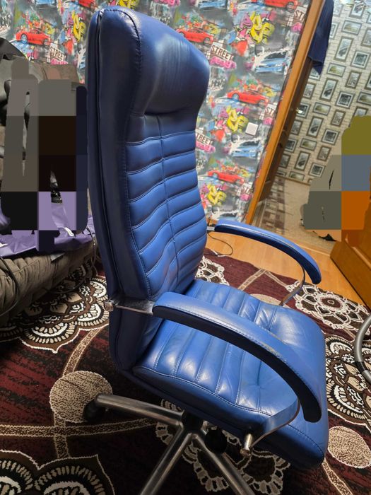 Офисное кресло в достойном состоянии