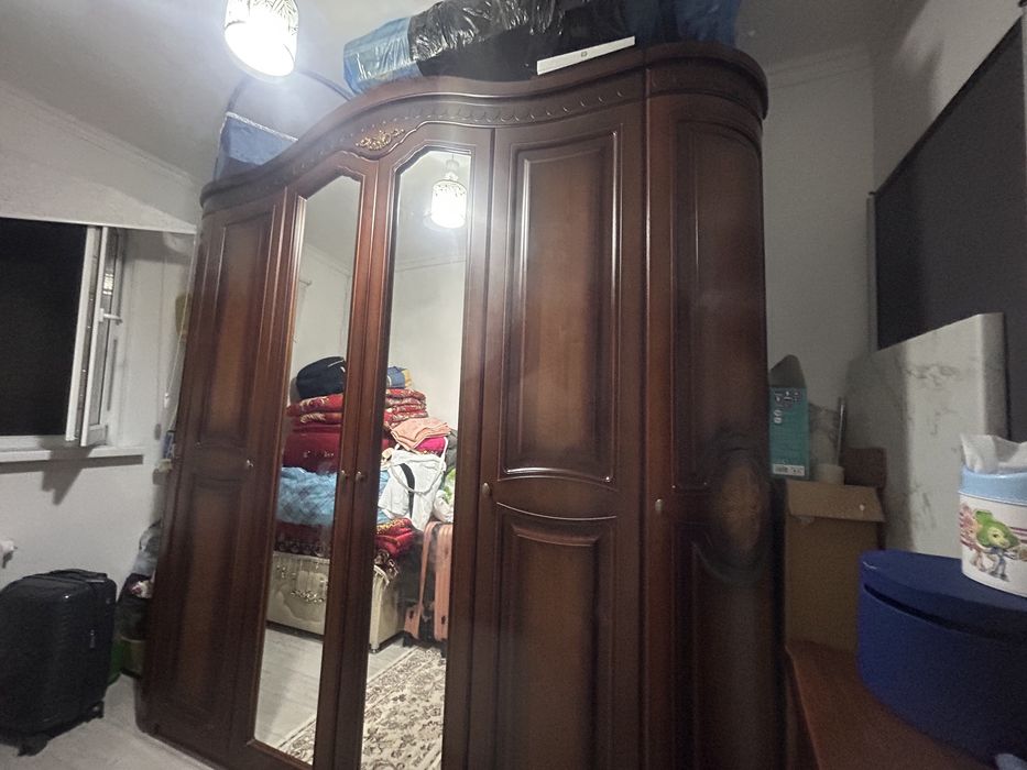 Шифоньер и комод