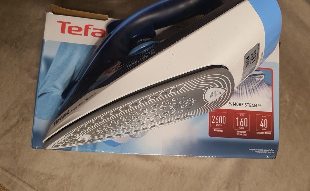 Fier de calcat cu aburi Tefal 2600 w