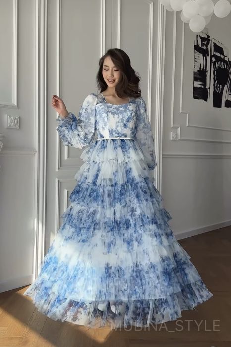 Продам нарядное  платье 32000т новое