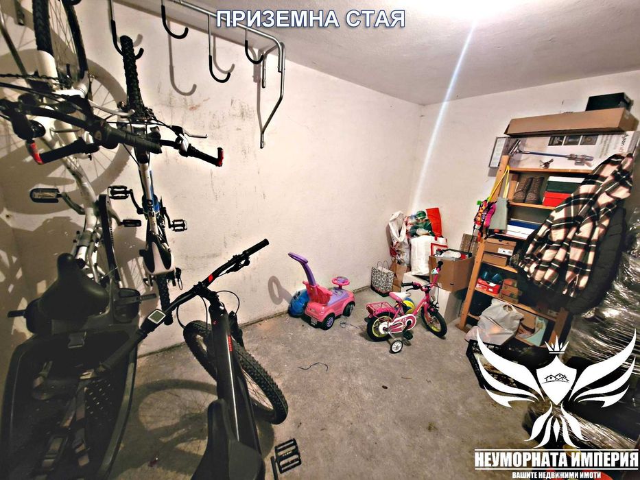 Продавам тристаен с доп. помещения РЗП156кв Асеновград кв.Жорж махала