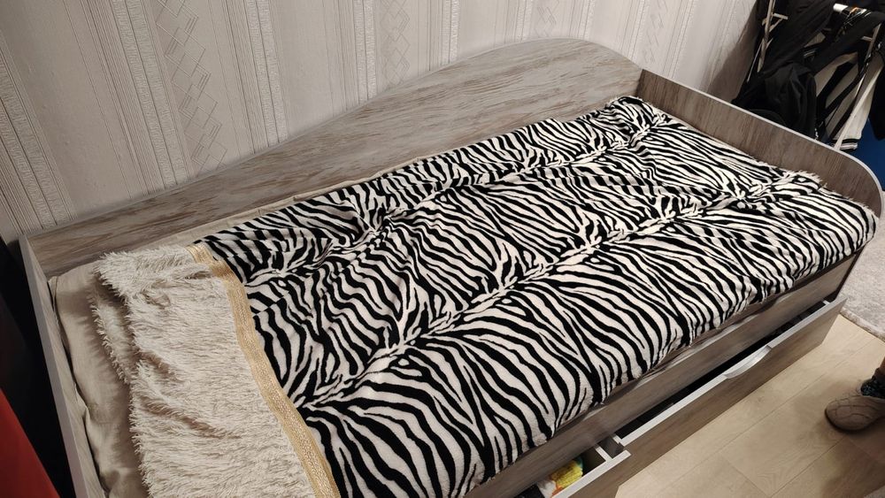 Продам подростковую кровать 90×200