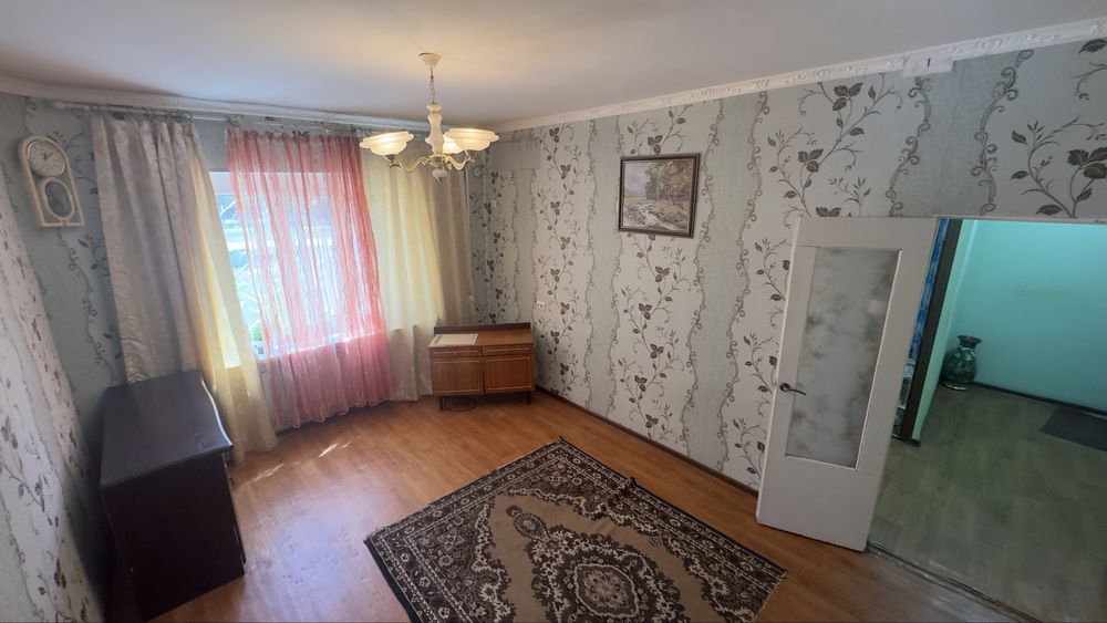 Ангрен продается квартира 1- комнатная .