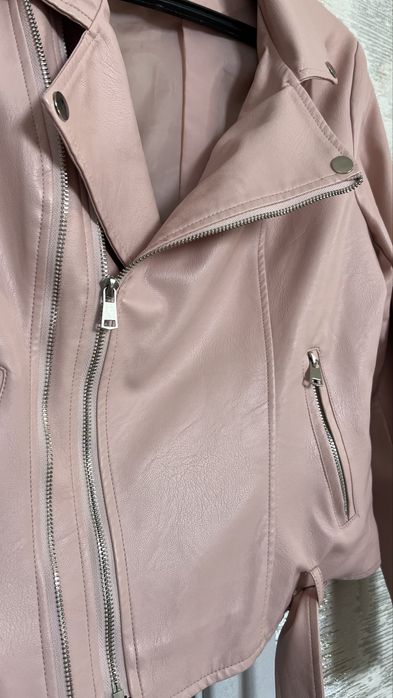 Продам косуху не дорого 42 размер