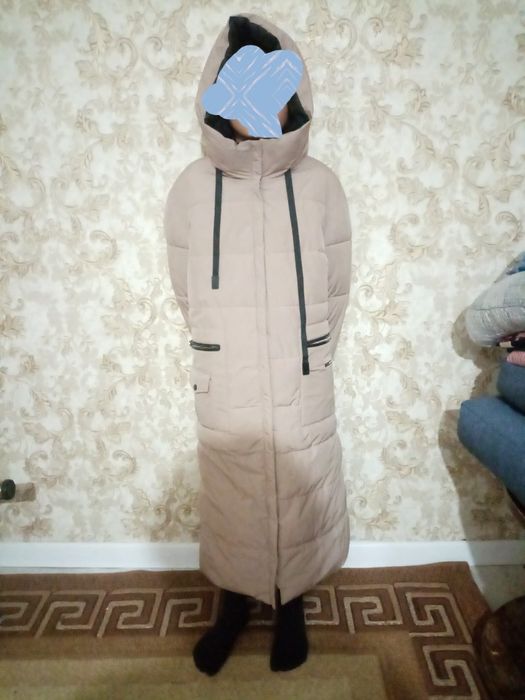 Продам женскую куртку зимнюю двухстороннюю чёрный и темно молочного цв