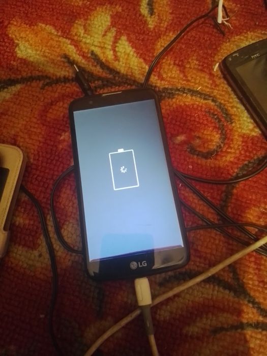 Телефоны с дефектами.