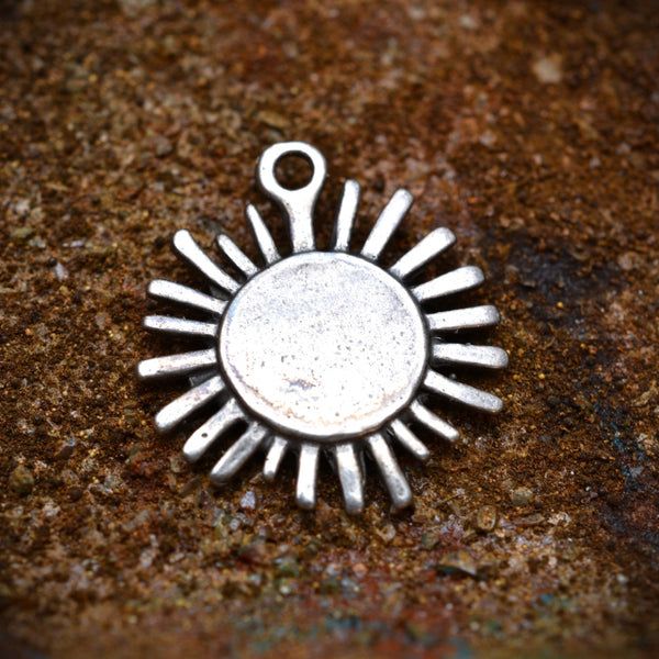 Сребърен медальон 925 „Слънчев лъч“ – талисман за топлина и надежда |