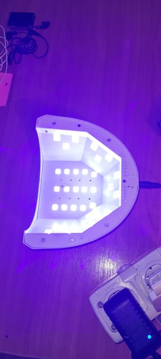 Продам Уф лампу для маникюра