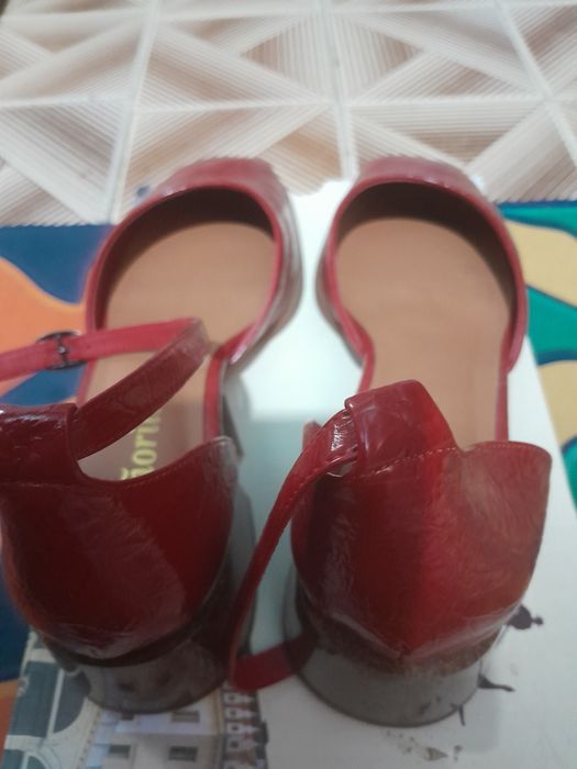 Басаношки красные женский продам Жаркент