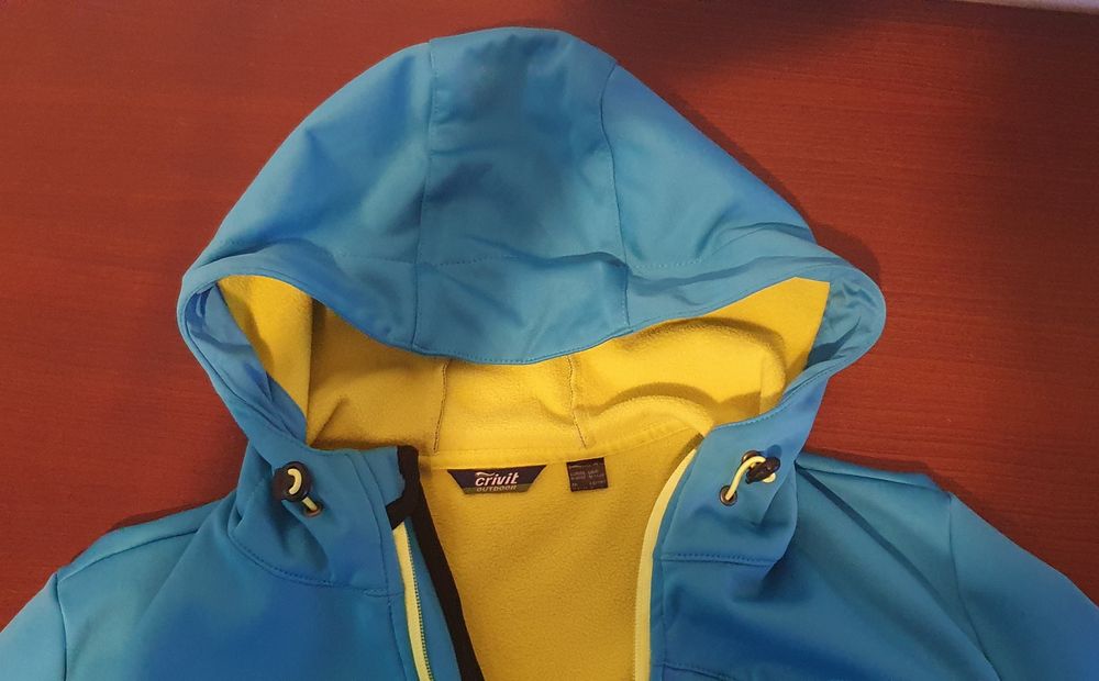 Geaca sport , stare foarte bună.