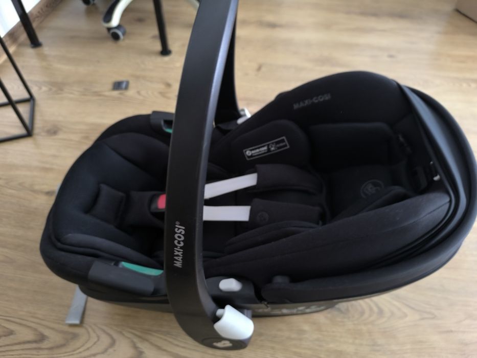 Vând scoica auto maxi cosi pebble 360 pro2 în garanție