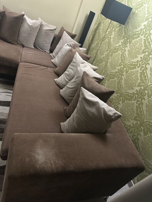 Canapea maro cu coltar