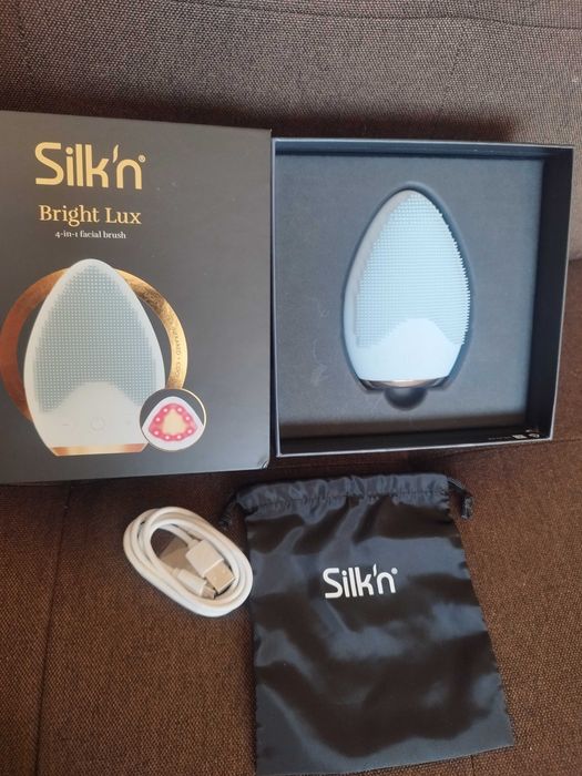 !!!НОВО!!! Четка за почистване на кожата 4 в 1 Silk'n Bright Lux с LED