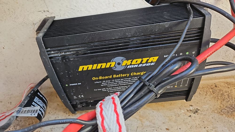 Redresor 12V , 2x10A minnkota