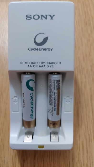 Încărcător de Acumulatori (baterii) Sony BCG34HW2RN