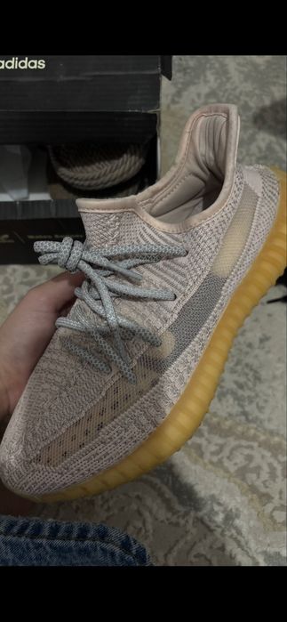 Кросовка изи адидас оригинал