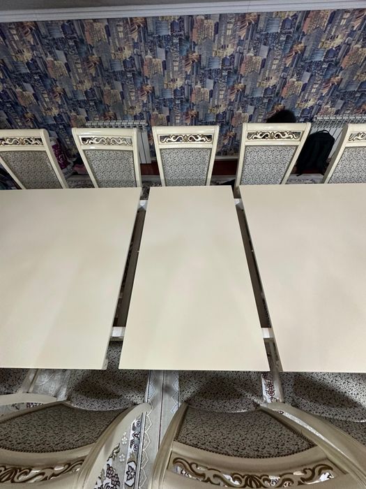 Обеденный стол для 12 человек