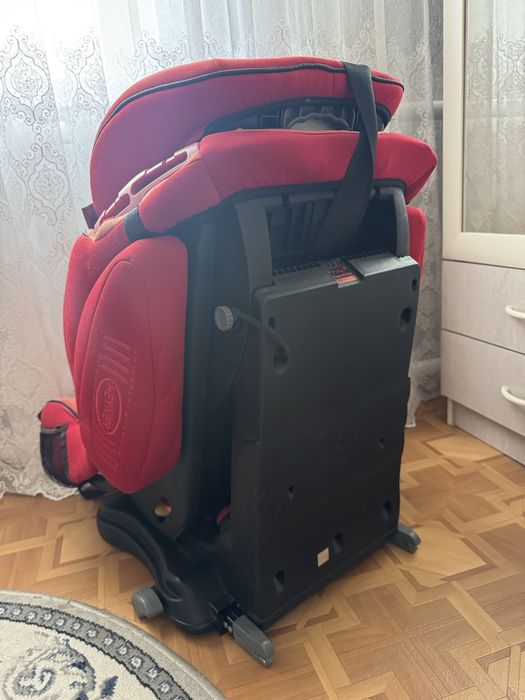 Продам детское автокресло Heyner