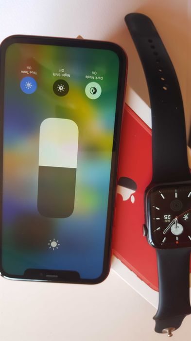 iPhone 11 + Apple Watch 4 Cellular