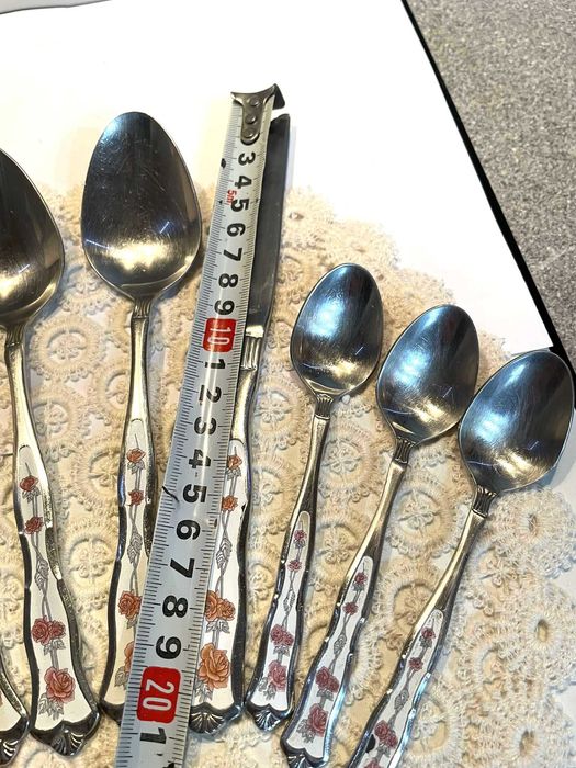 Красиви прибори MONOGRAM от Англия с рози и керамични дръжки