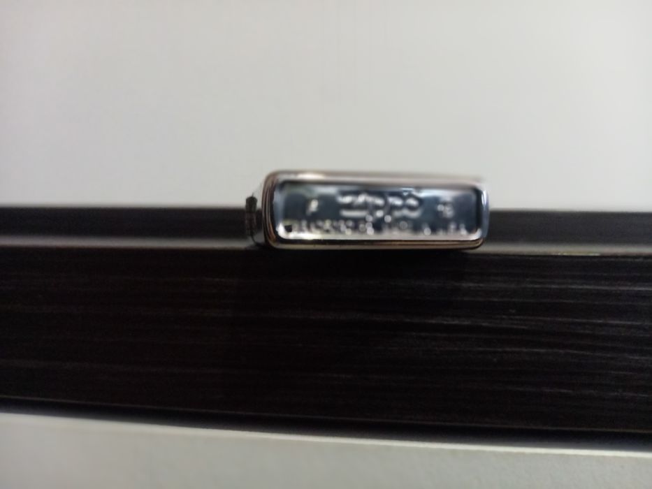 Bricheta Zippo, metalica.