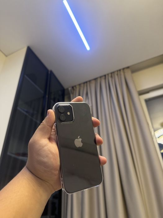 Продам Айфон 12 iPhone 12