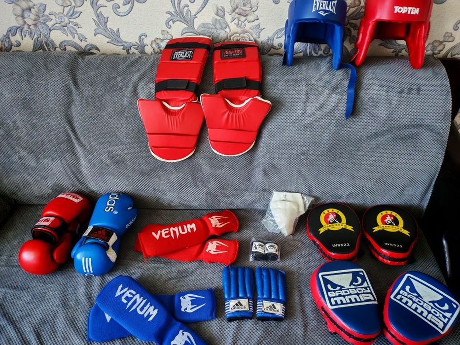 Продаю старую экипировку(очень дешево)