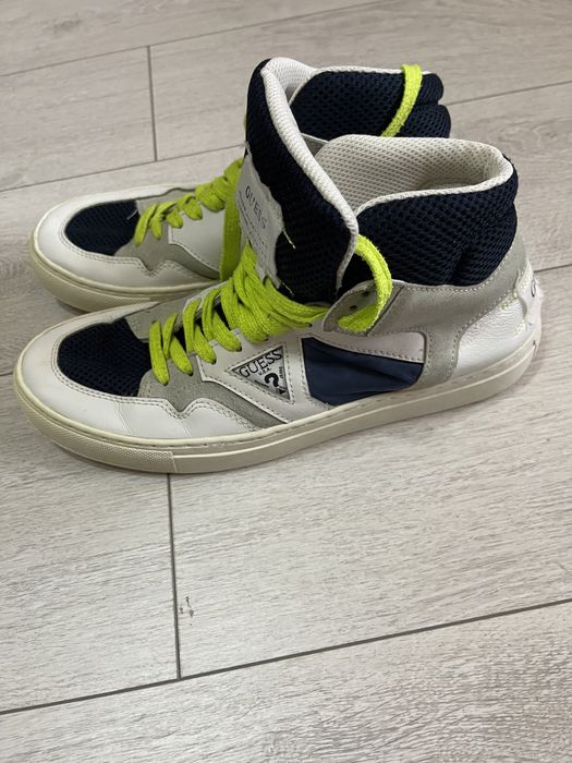 Vand papuci jordan si guees marimea 43 baietii
