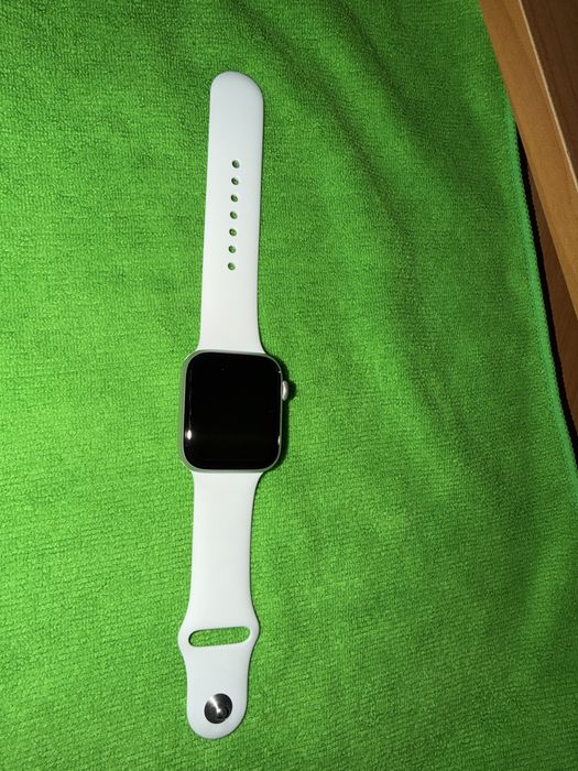 Apple Watch SE 44мм 32GB (series 2)