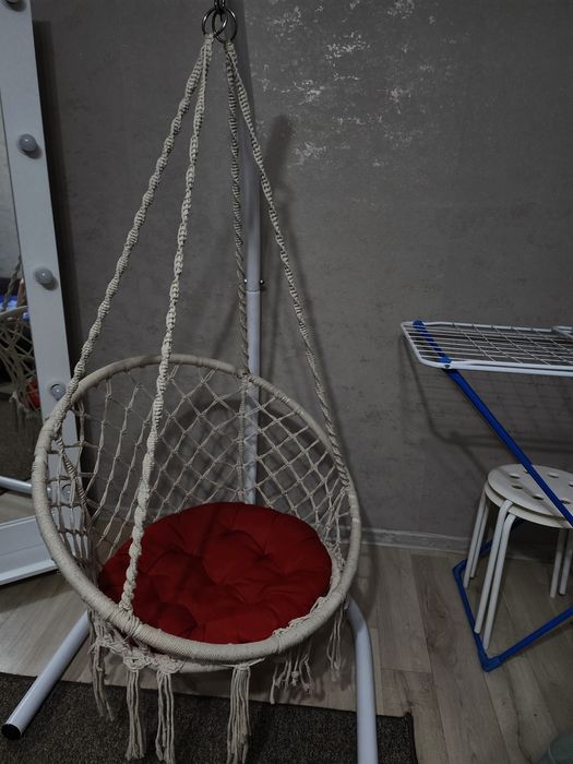 Продам качеля  кокон со  стойкой