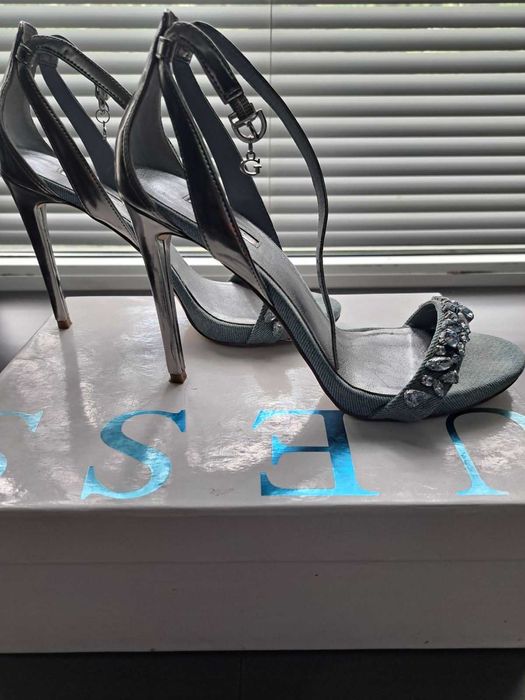 GUESS сандали р.38