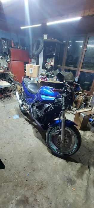 Vând suzuki gsx600f