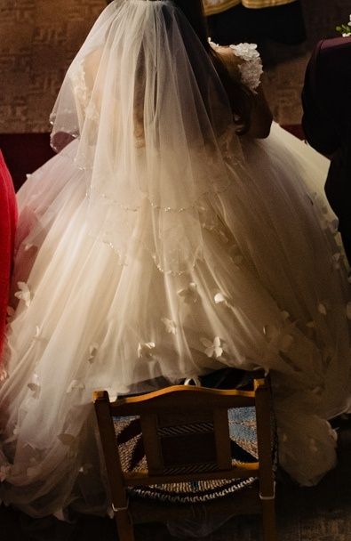 Vând rochie de mireasă tip prințesă, cu fluturași