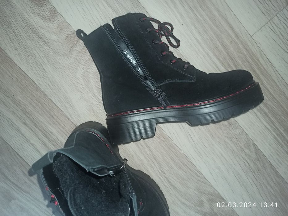 Продам ботинки замшевые