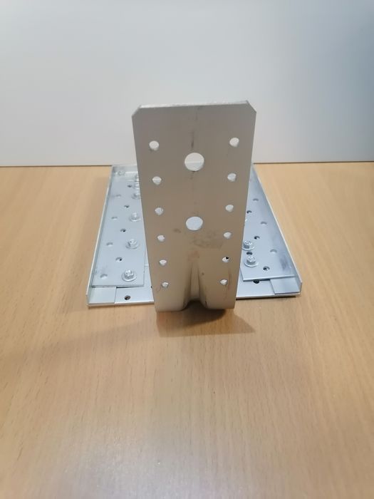 Стойка за музикална система.