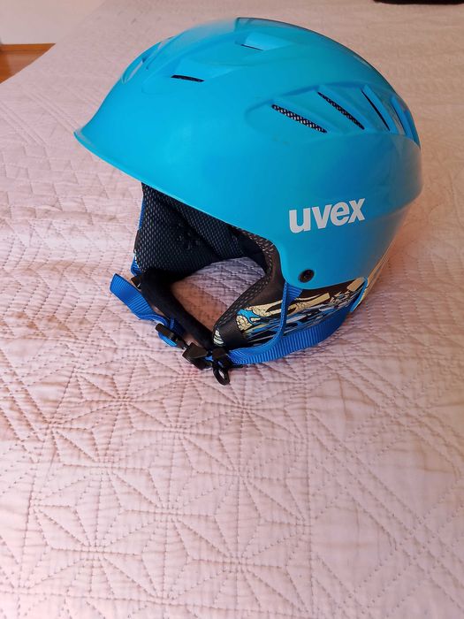 Спортна каска за ски UVEX
