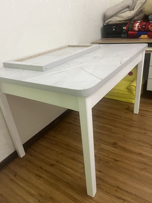 Стол для кухни белый