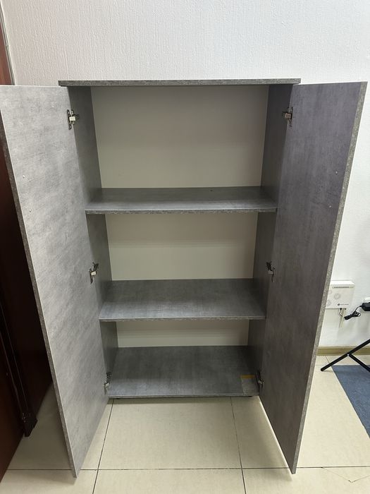 Шкаф для одежды в офис или дом