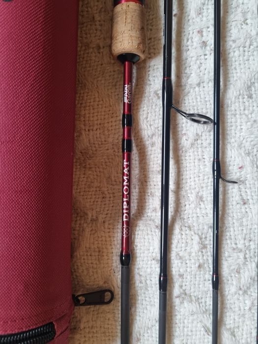 Vând lanseta spining