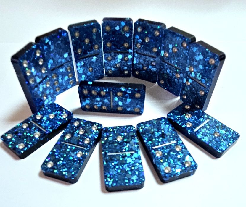 Домино от ероксидна смола